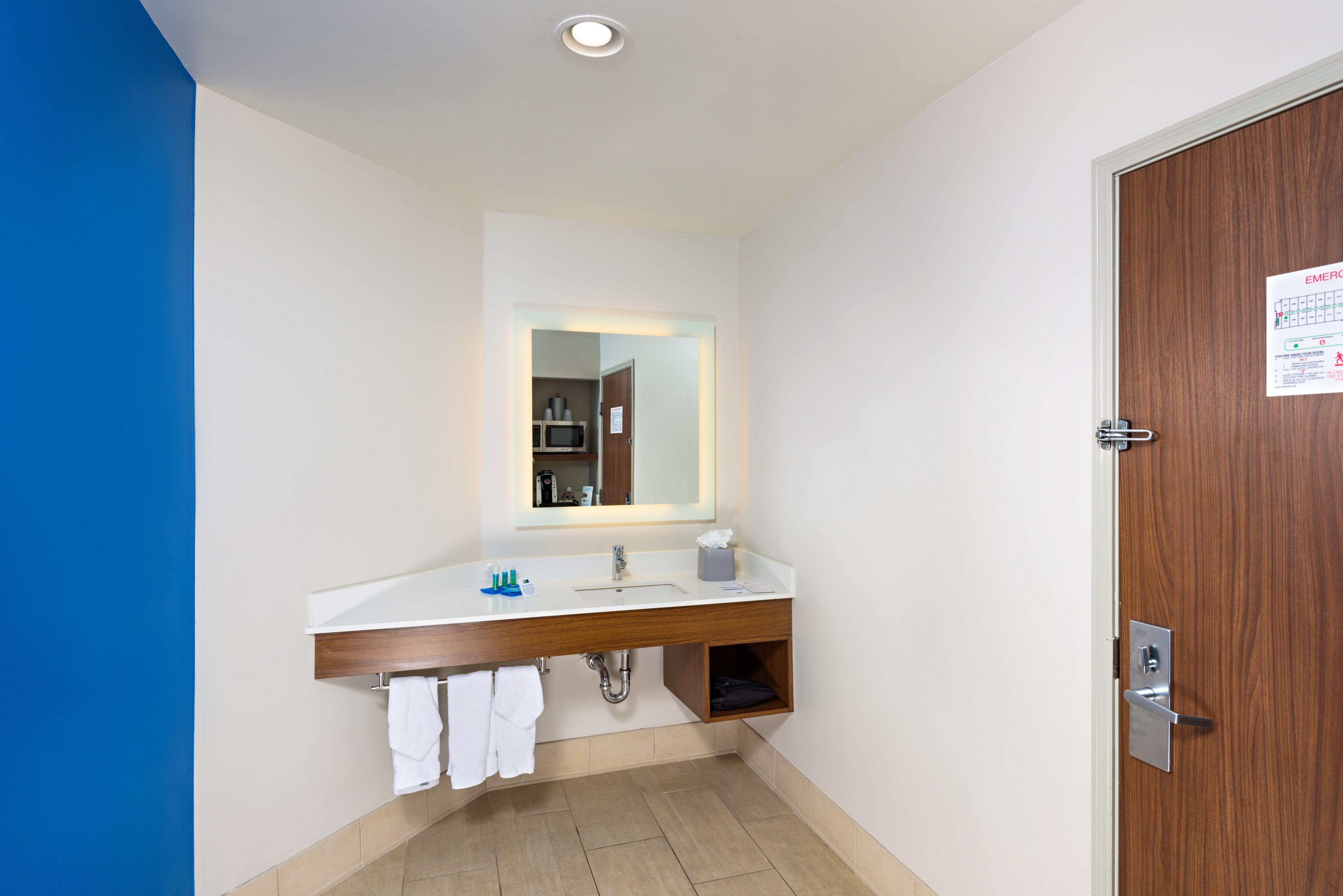 Holiday Inn Express Peoria North - Glendale By Ihg Exterior photo