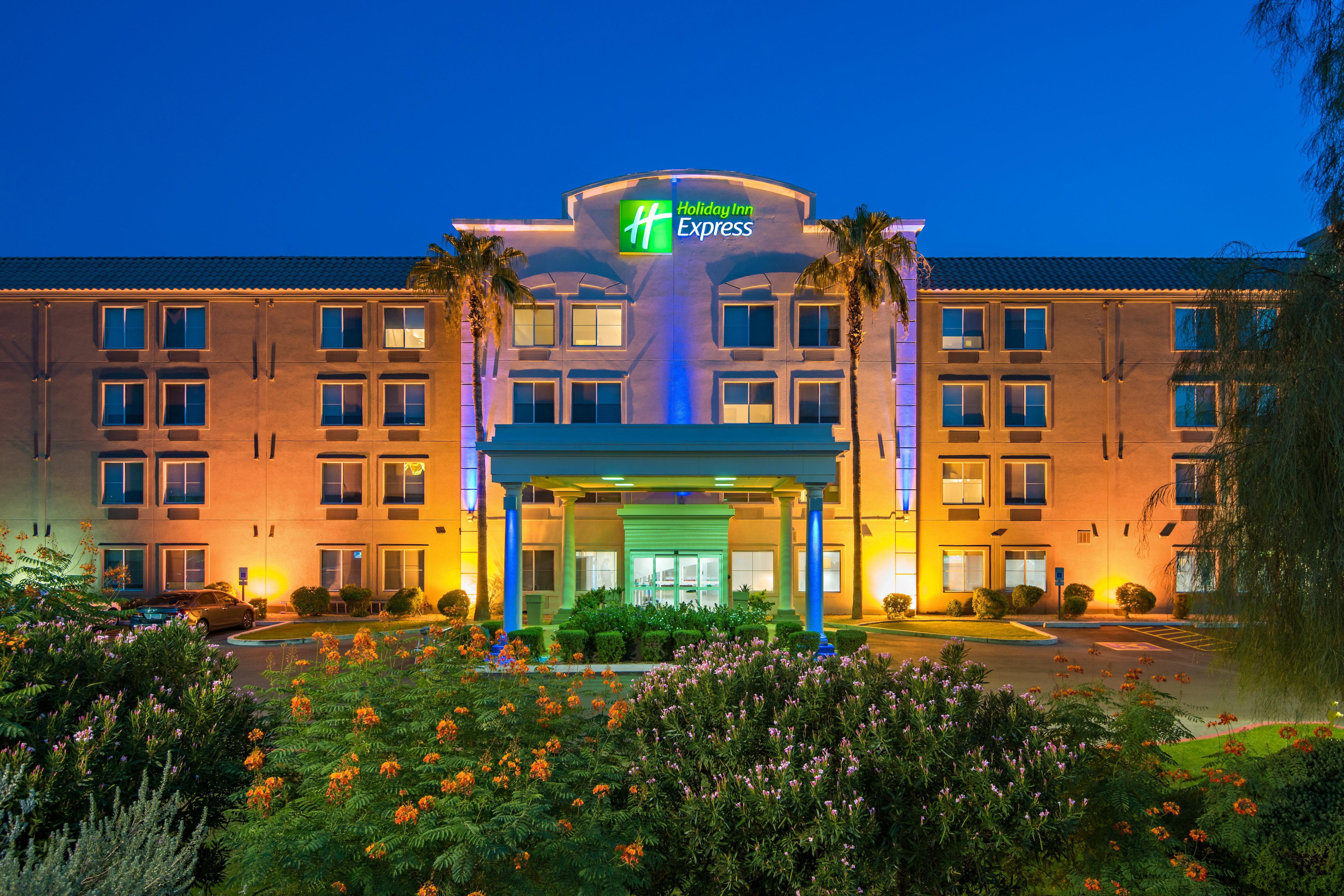 Holiday Inn Express Peoria North - Glendale By Ihg Exterior photo