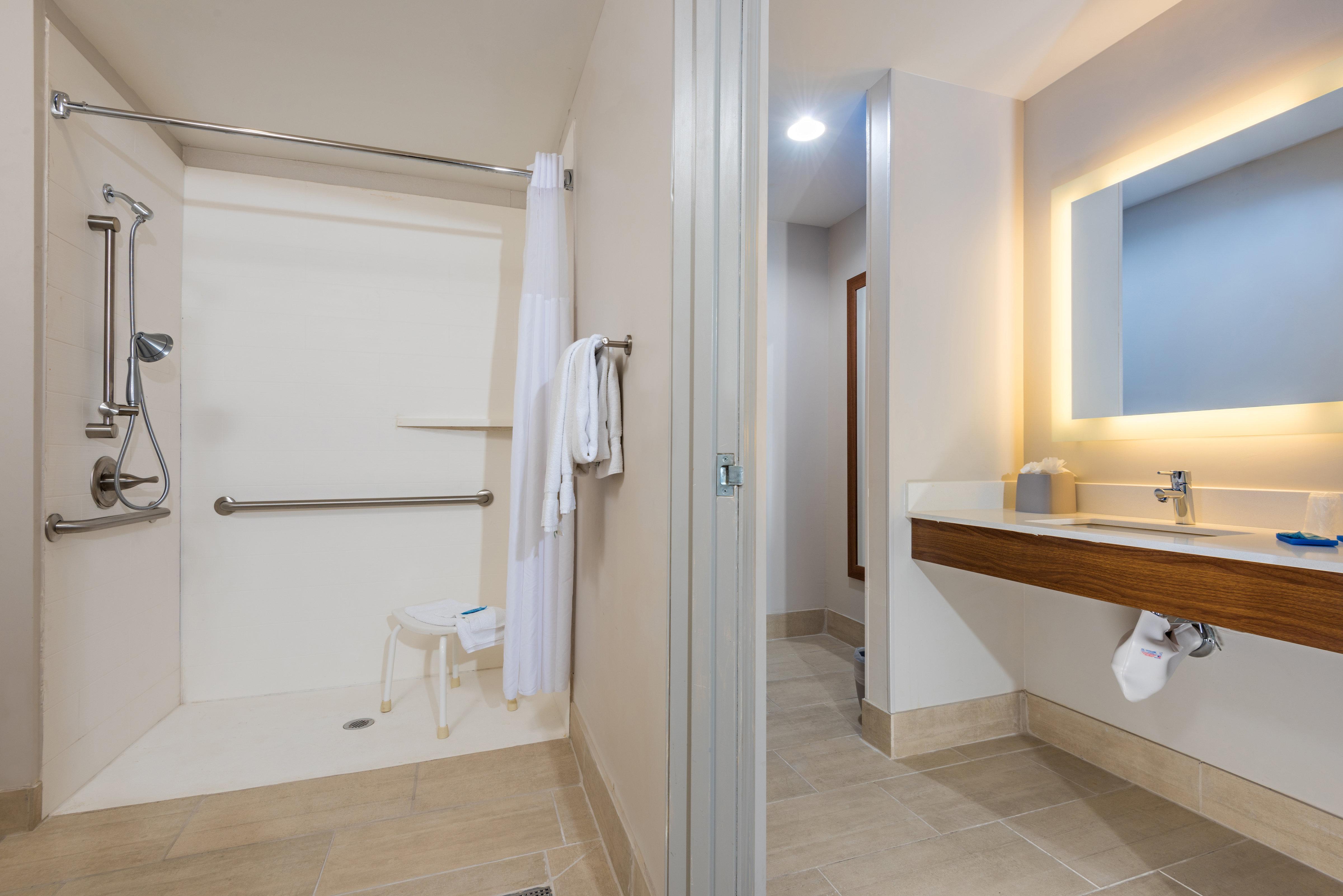 Holiday Inn Express Peoria North - Glendale By Ihg Exterior photo