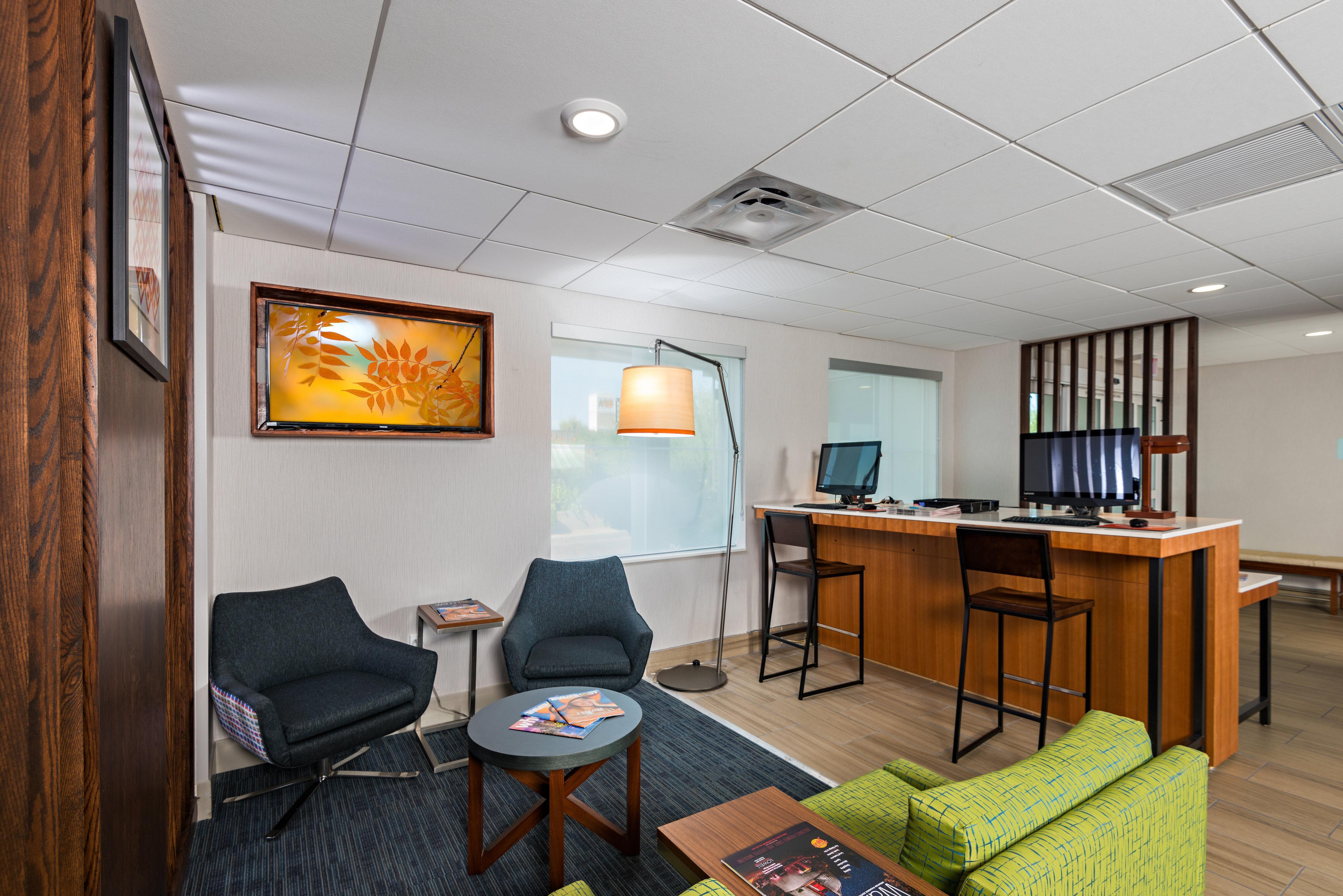 Holiday Inn Express Peoria North - Glendale By Ihg Exterior photo