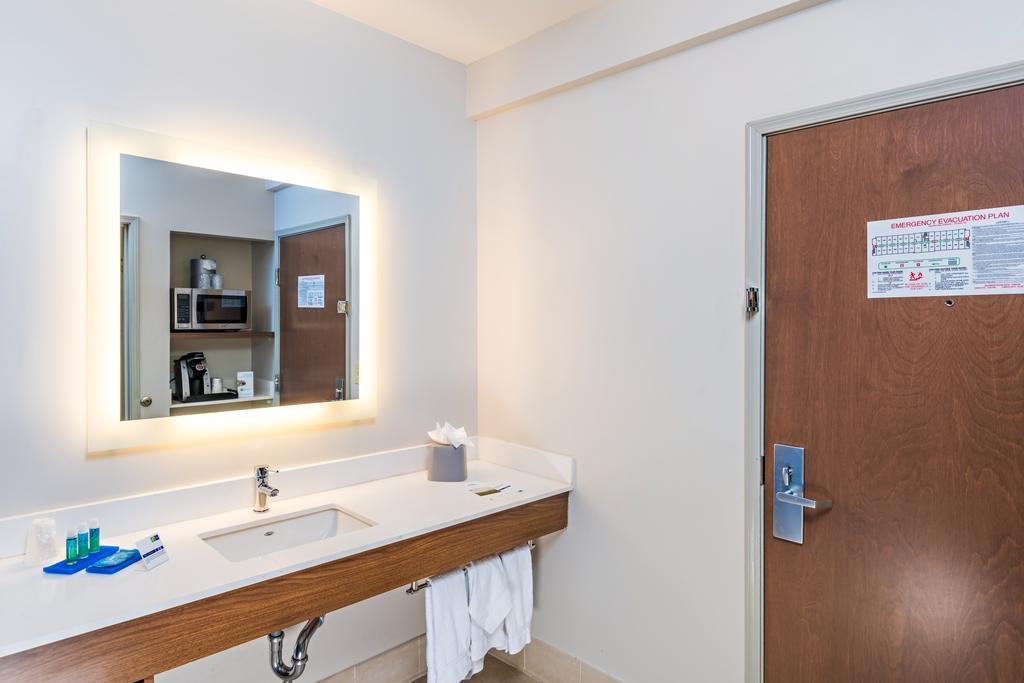 Holiday Inn Express Peoria North - Glendale By Ihg Exterior photo