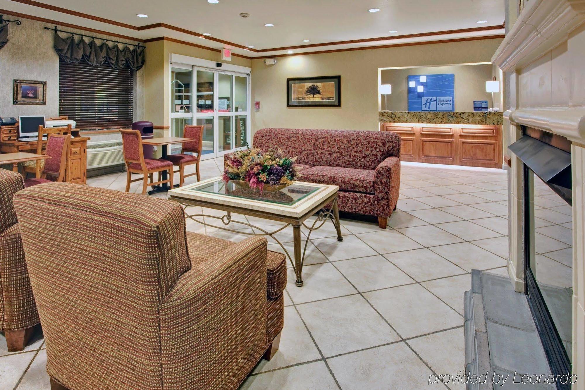 Holiday Inn Express Peoria North - Glendale By Ihg Exterior photo
