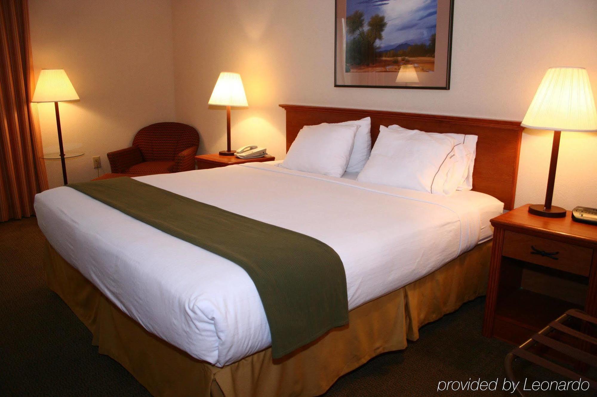 Holiday Inn Express Peoria North - Glendale By Ihg Exterior photo