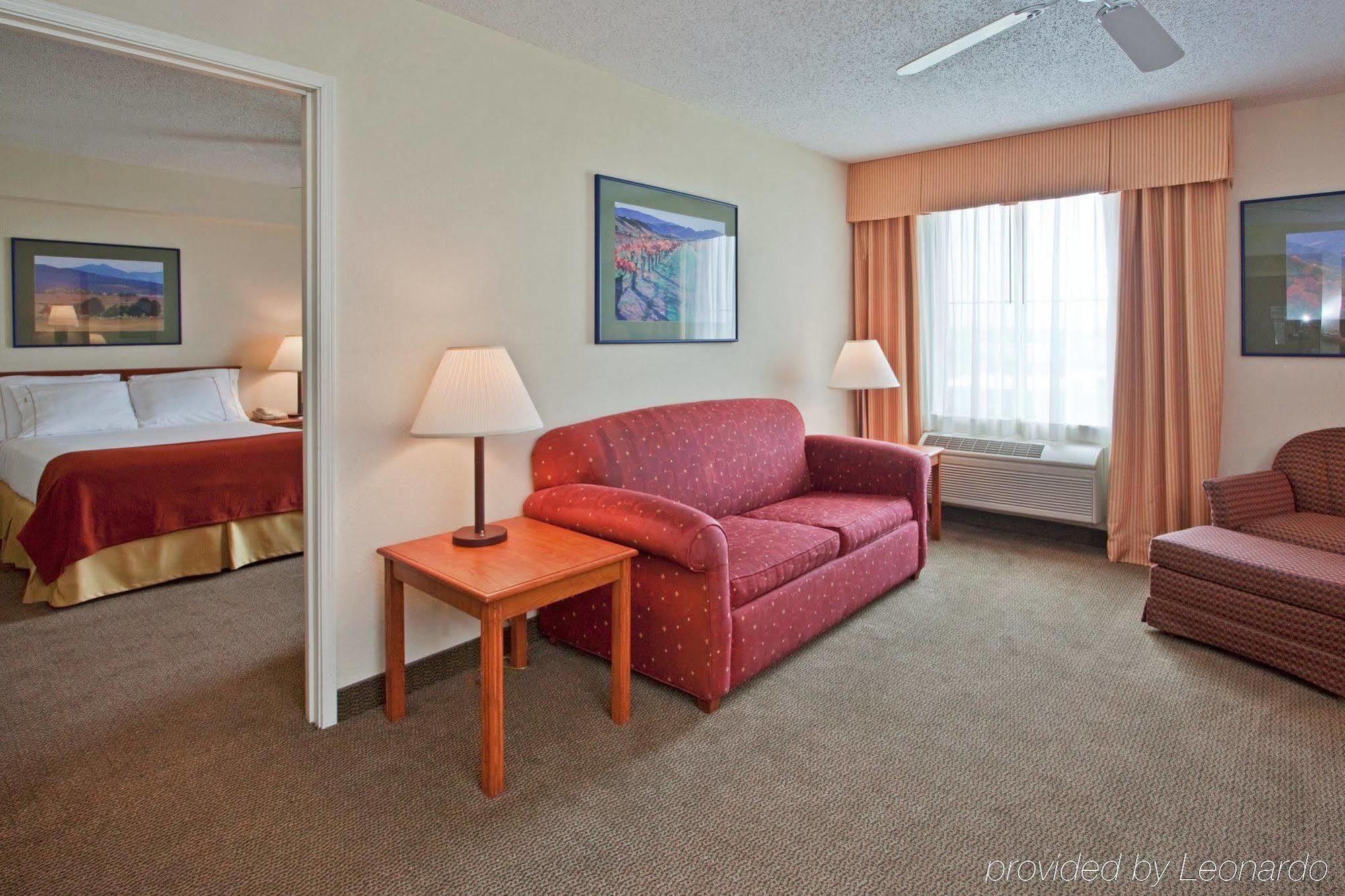 Holiday Inn Express Peoria North - Glendale By Ihg Room photo