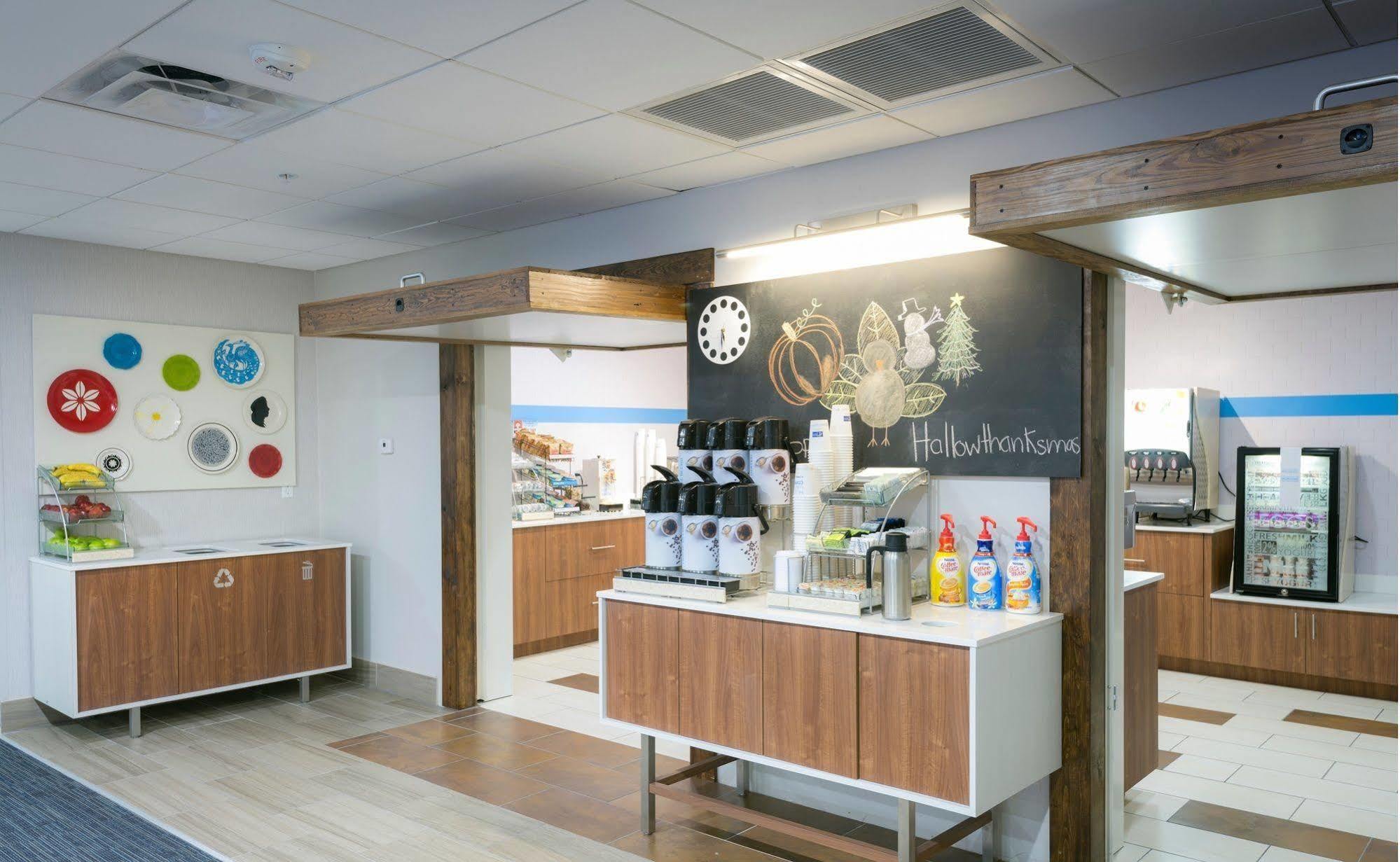 Holiday Inn Express Peoria North - Glendale By Ihg Exterior photo