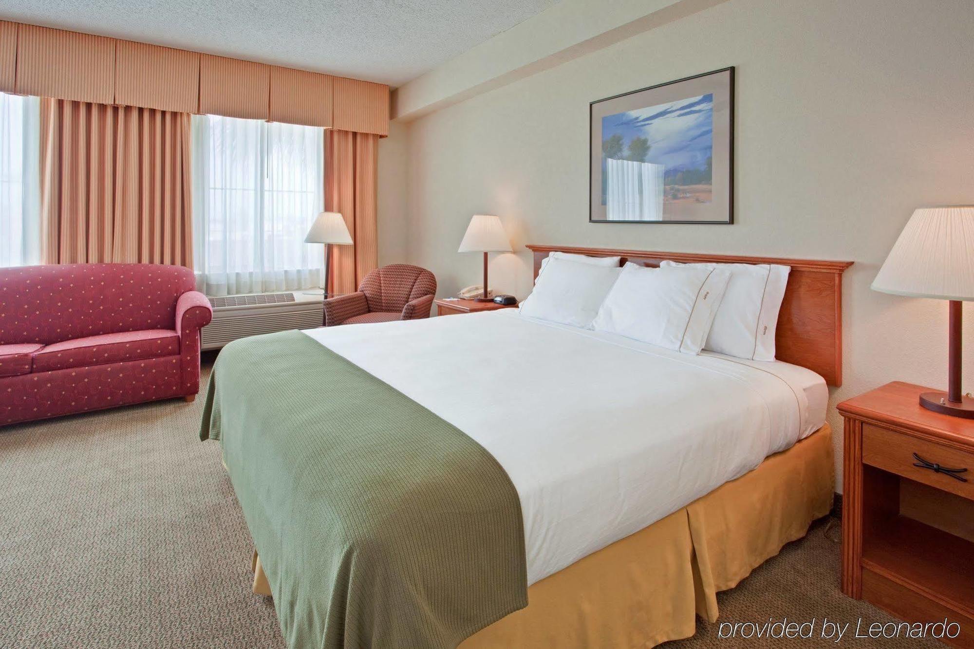 Holiday Inn Express Peoria North - Glendale By Ihg Room photo
